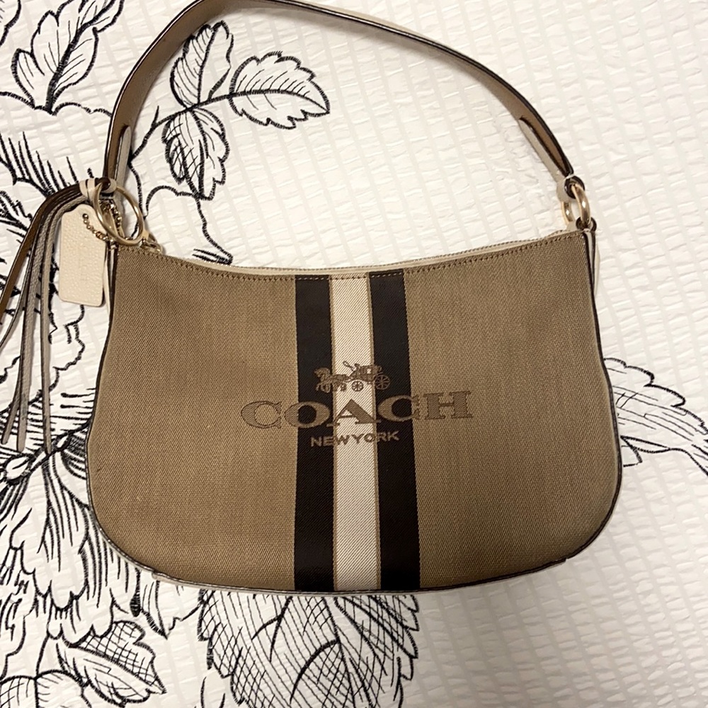 Jacquard coach purse, some signs of wear but nothing major, great condition